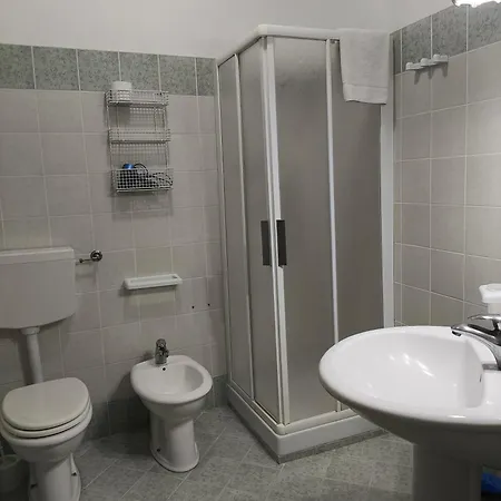 Oda ve Kahvaltı Gi-rosa 3*