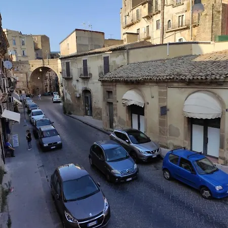Gi-rosa Caltagirone