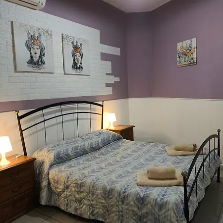 Gi-rosa Oda ve Kahvaltı