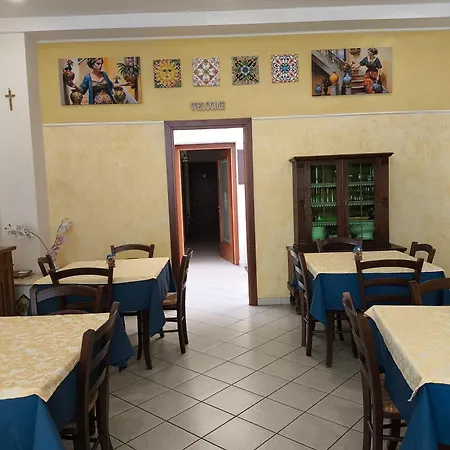 Gi-rosa Oda ve Kahvaltı Caltagirone